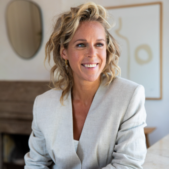 Laura  - All-round HR specialist (BP, Manager, Consultant)