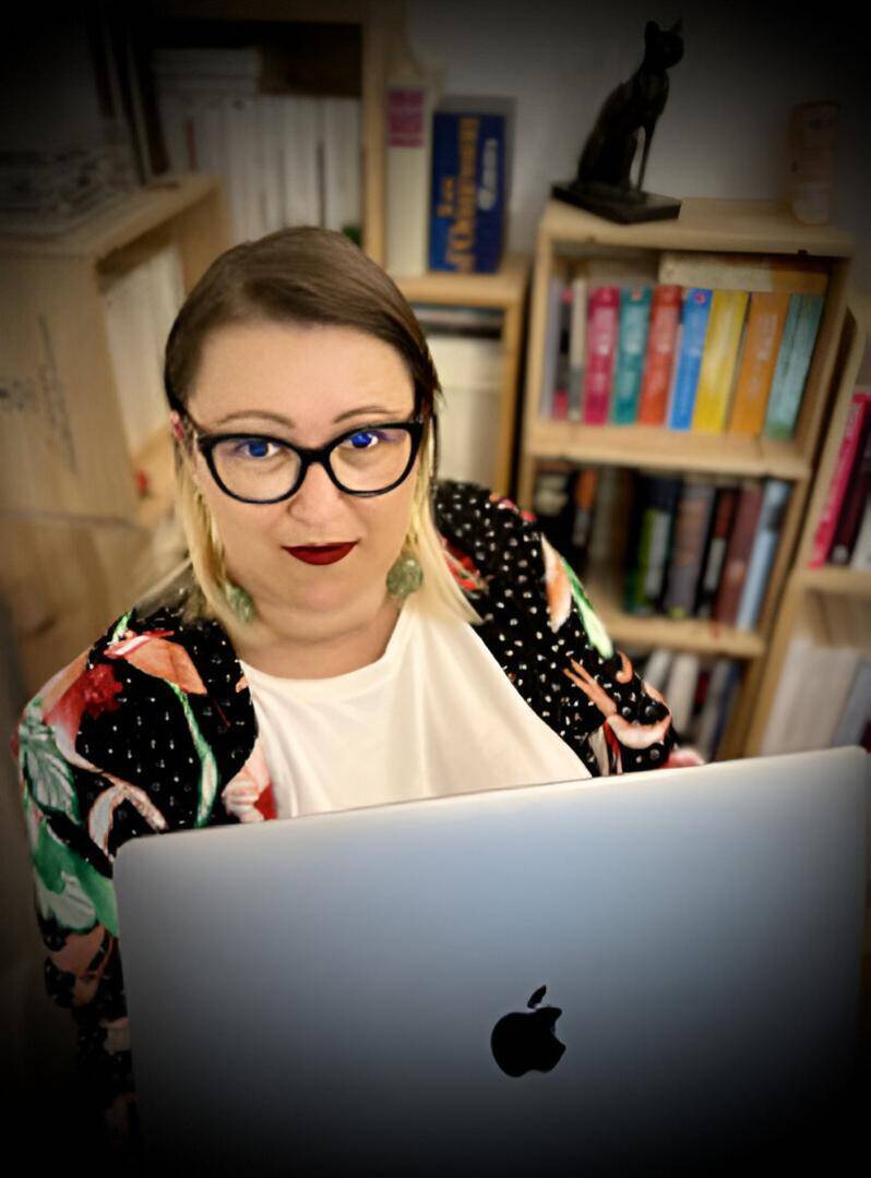 Nadege A. - HR & Admin Support | Digital HR | EN–FR Translator