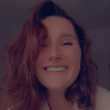 Sophia  - Freelance writer