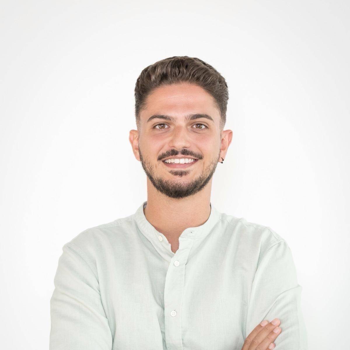 Angel C. - Diseñador web|Diseñador gráfico|Community Manager