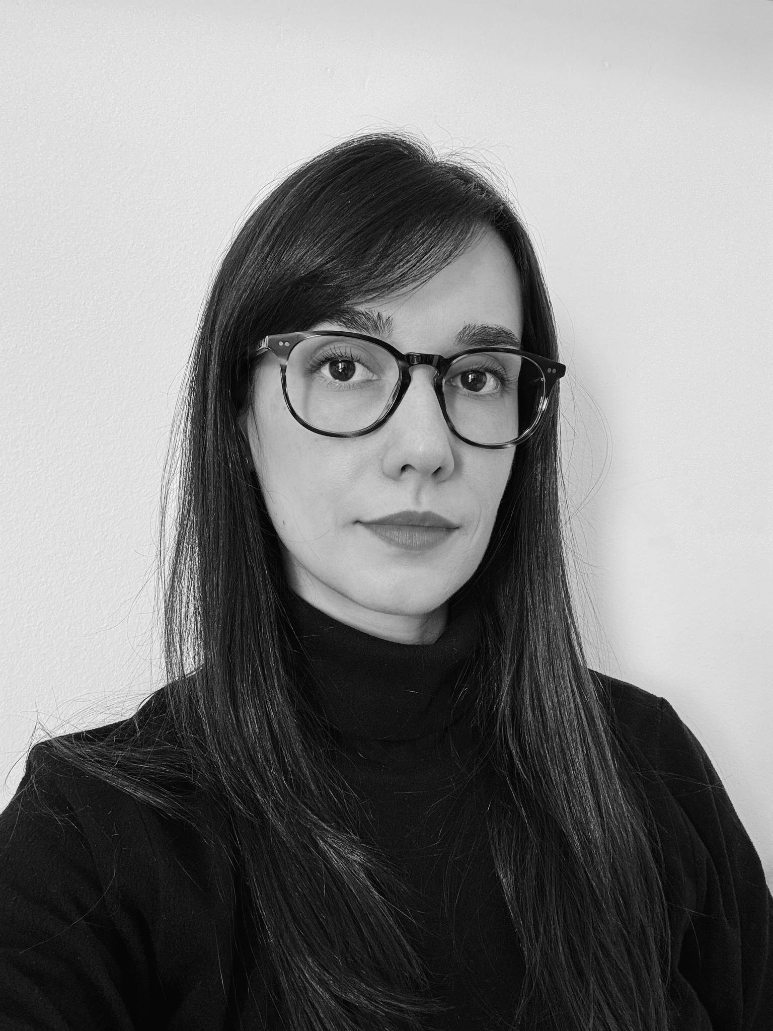 Isabela Q. - Visual Designer | Brand Identity & Web Design