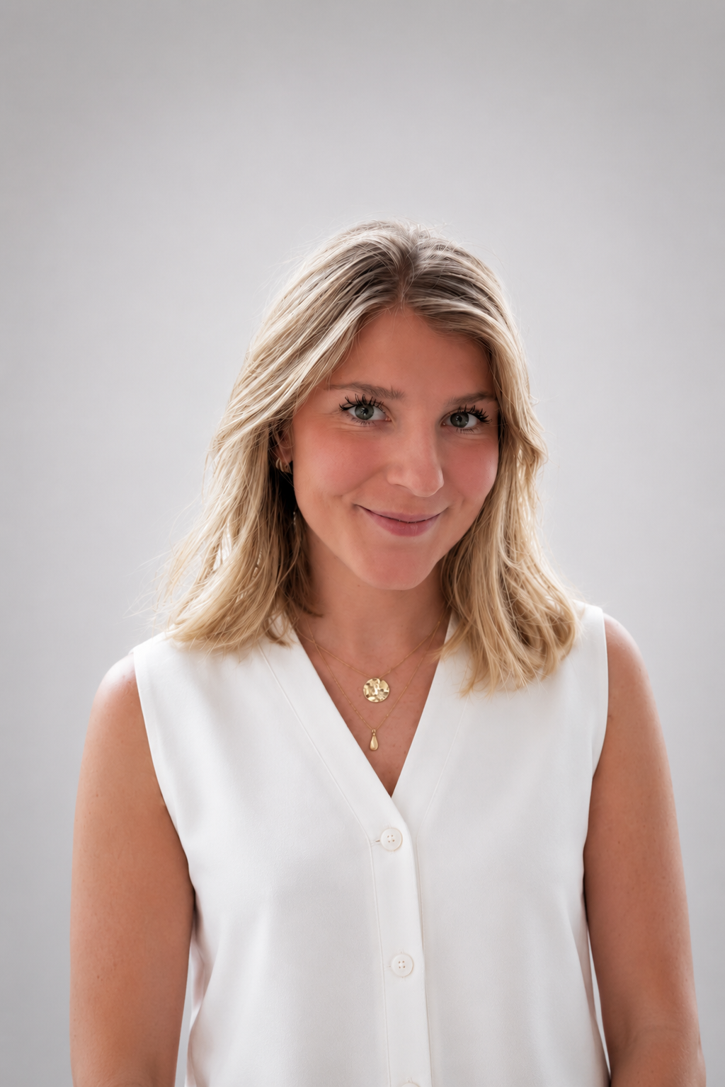Eva Acher - Art director || Content creator || Graphic design