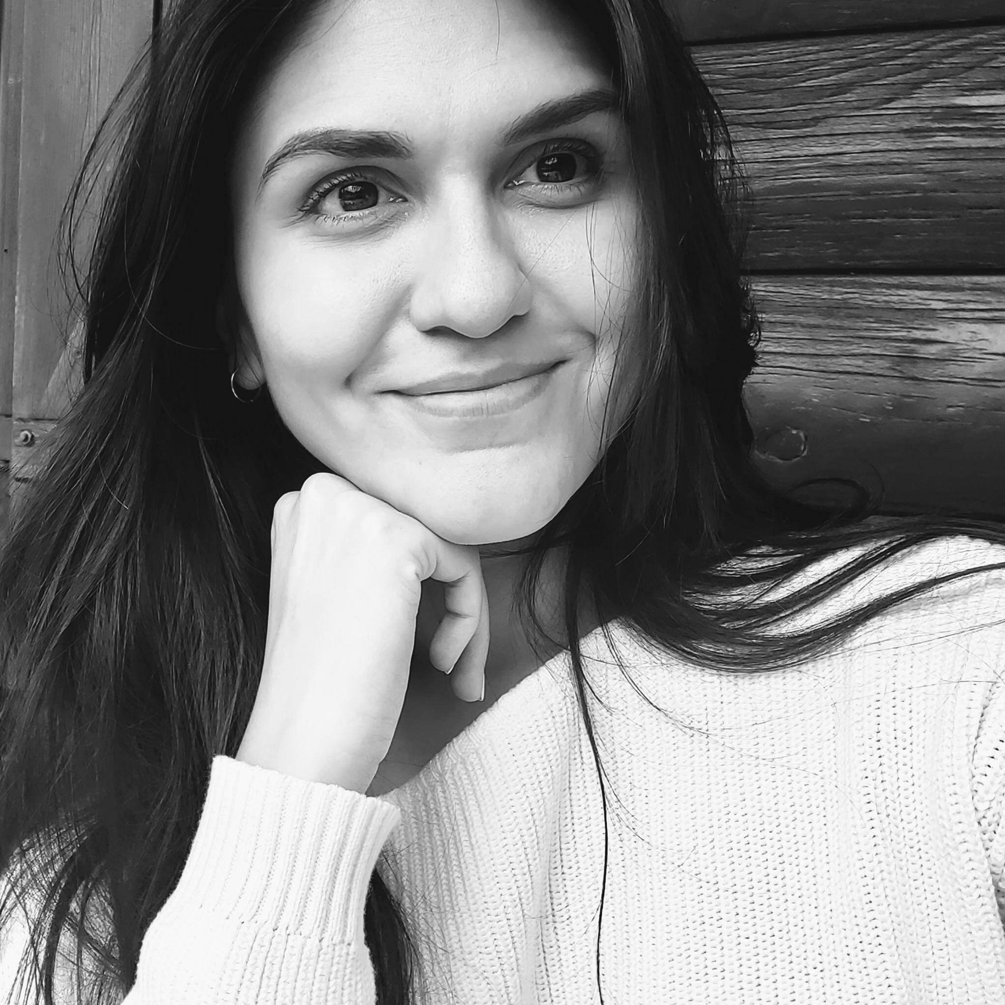 Viviana P. - Creative Manager | Branding | Pitch Presentations