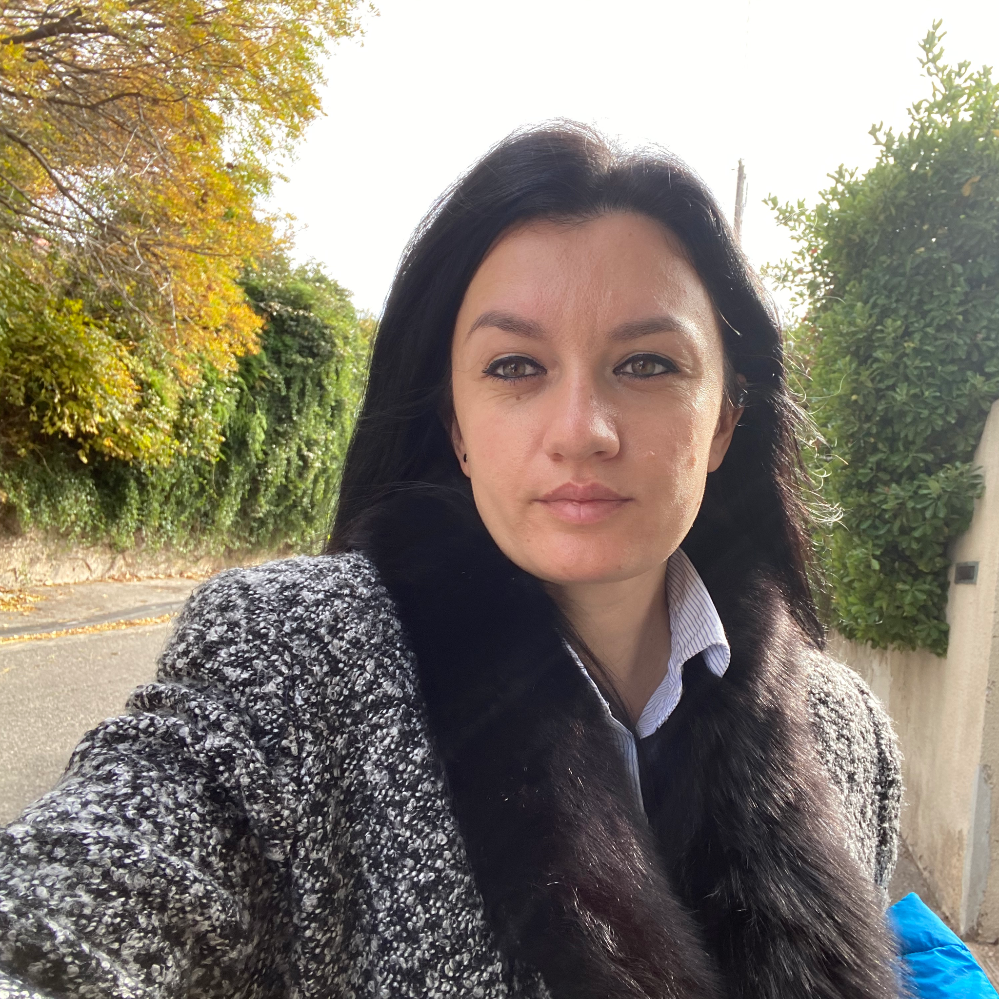 Emanuela P. - <<Traductrice multilingue>>, Anglais, Italien,Fran
