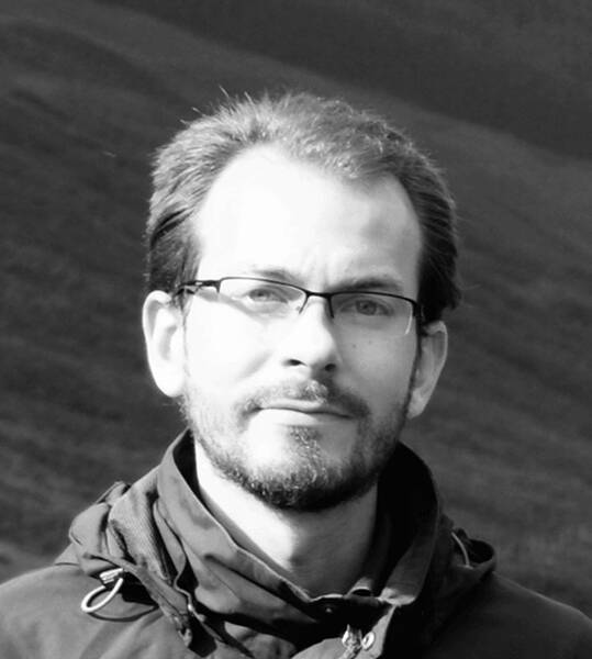 Julien V. - Web designer, Graphiste, UI/UX designer+