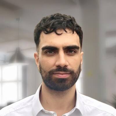 Many Tavakoli - Social media ads manager