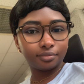 Arielle Sipeuwou - ASSISTANTE LOGISTIQUE