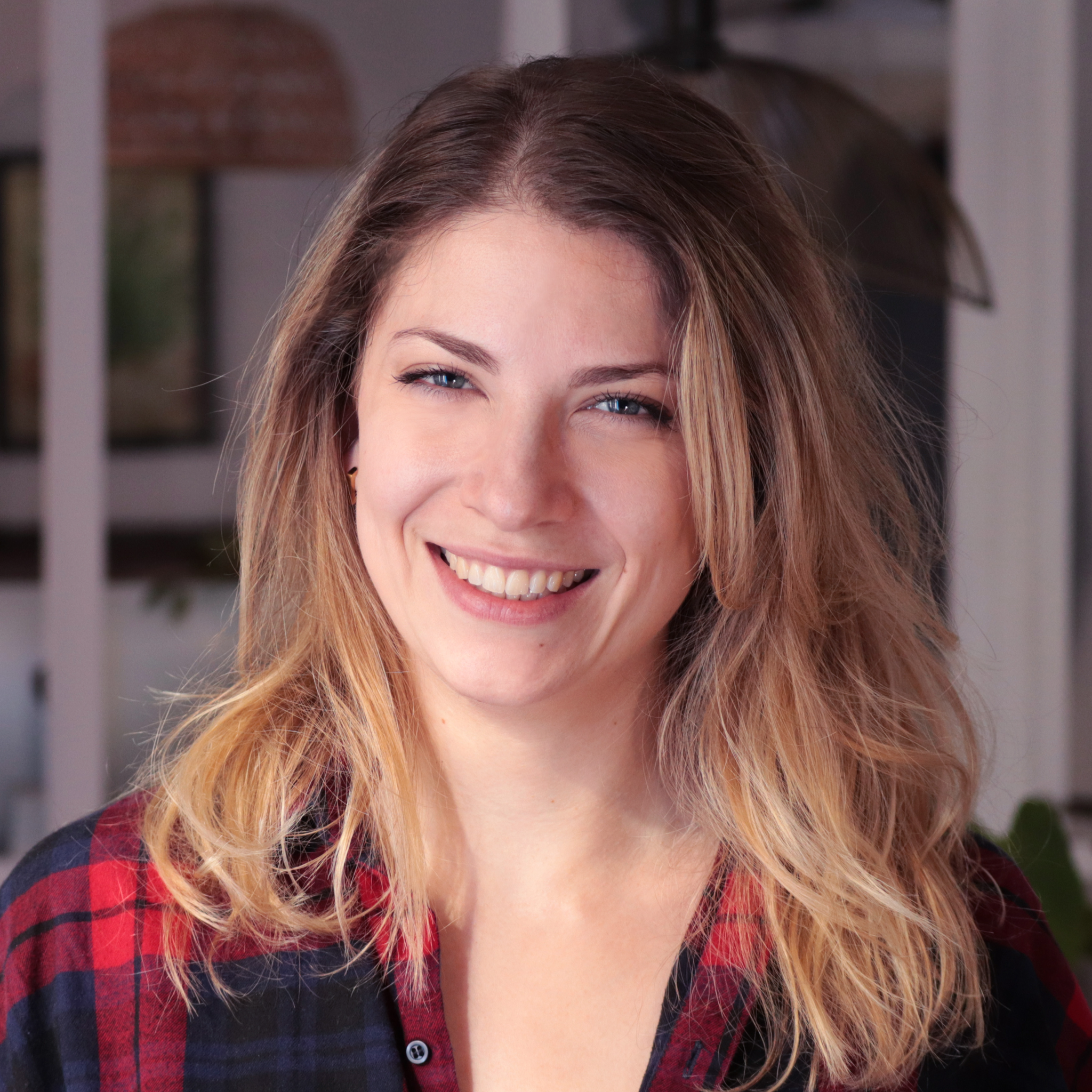 Milena Kabakdjian - DA | Motion Designer, Expert Pub Social Media 