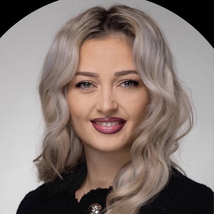 Selen Yakarsimsek