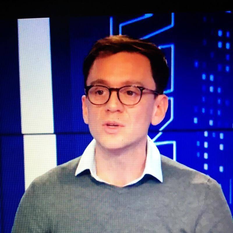 Arnaud  - Journaliste radio/TV rédacteur / commentateur 