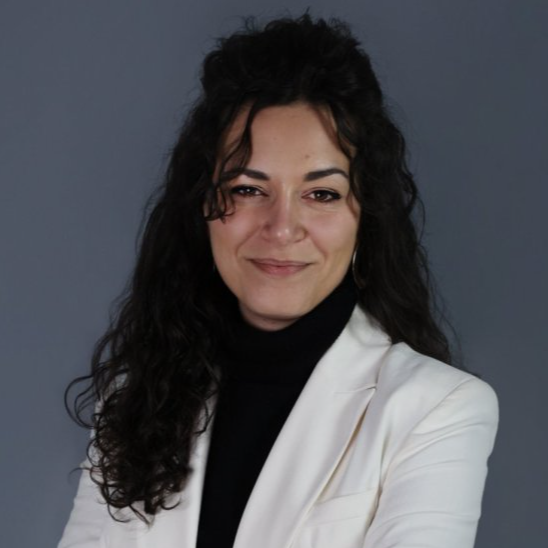 Inès  - Consulting / Strategy / Product / Public Affairs