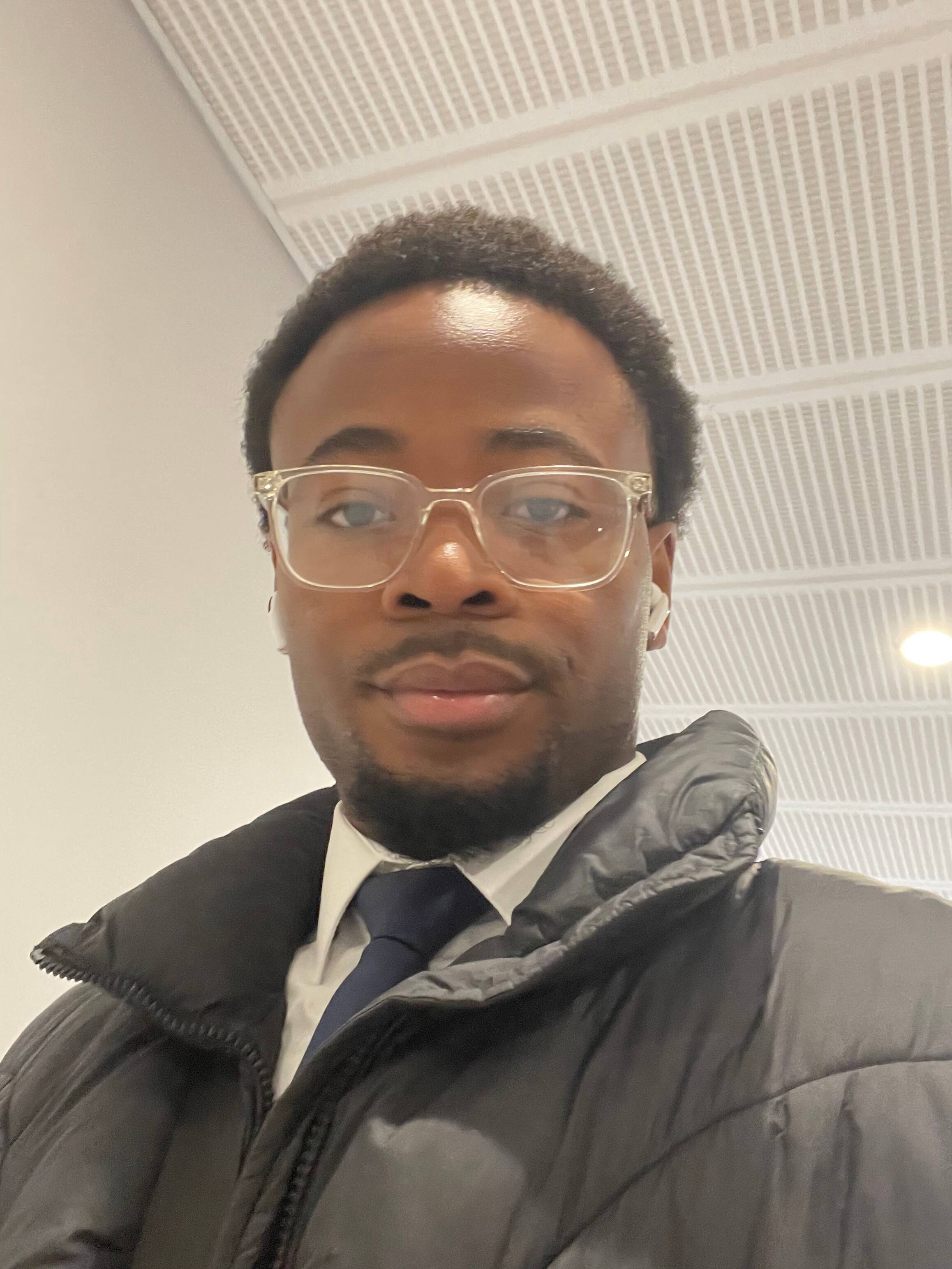 Merlin Etoundi - consultant en investissement immobilier