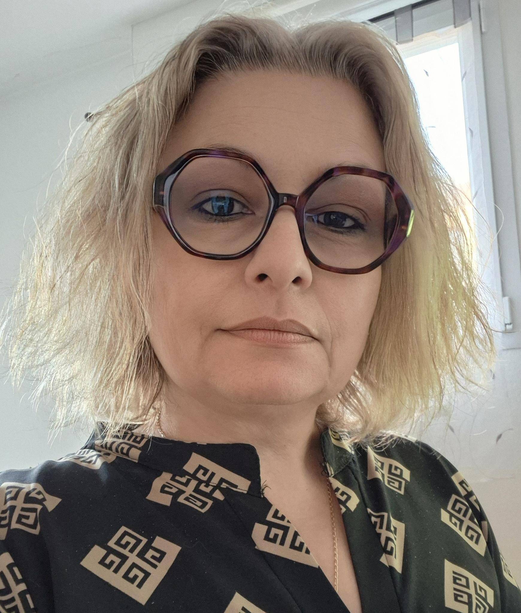 Sandra  - Customer support Manager