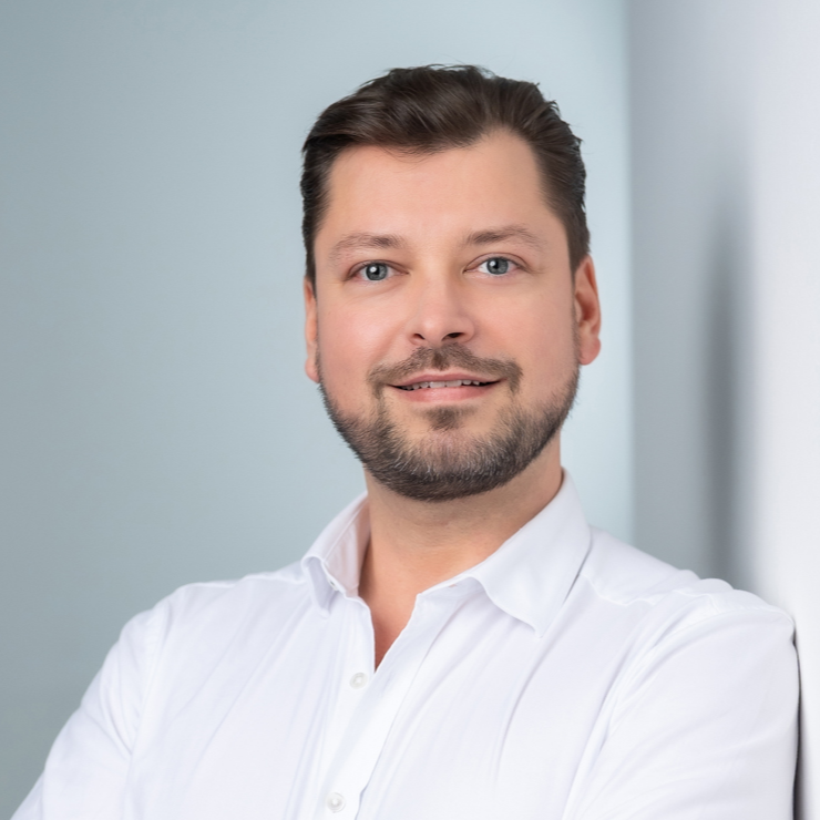 Roman  - CRO/COO | Automotive | management