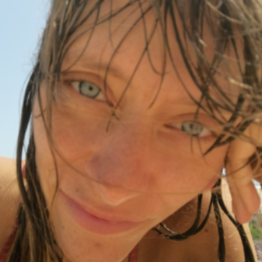 Julia Dreßler - Native German/ Voice-over /Translation EN-GER 