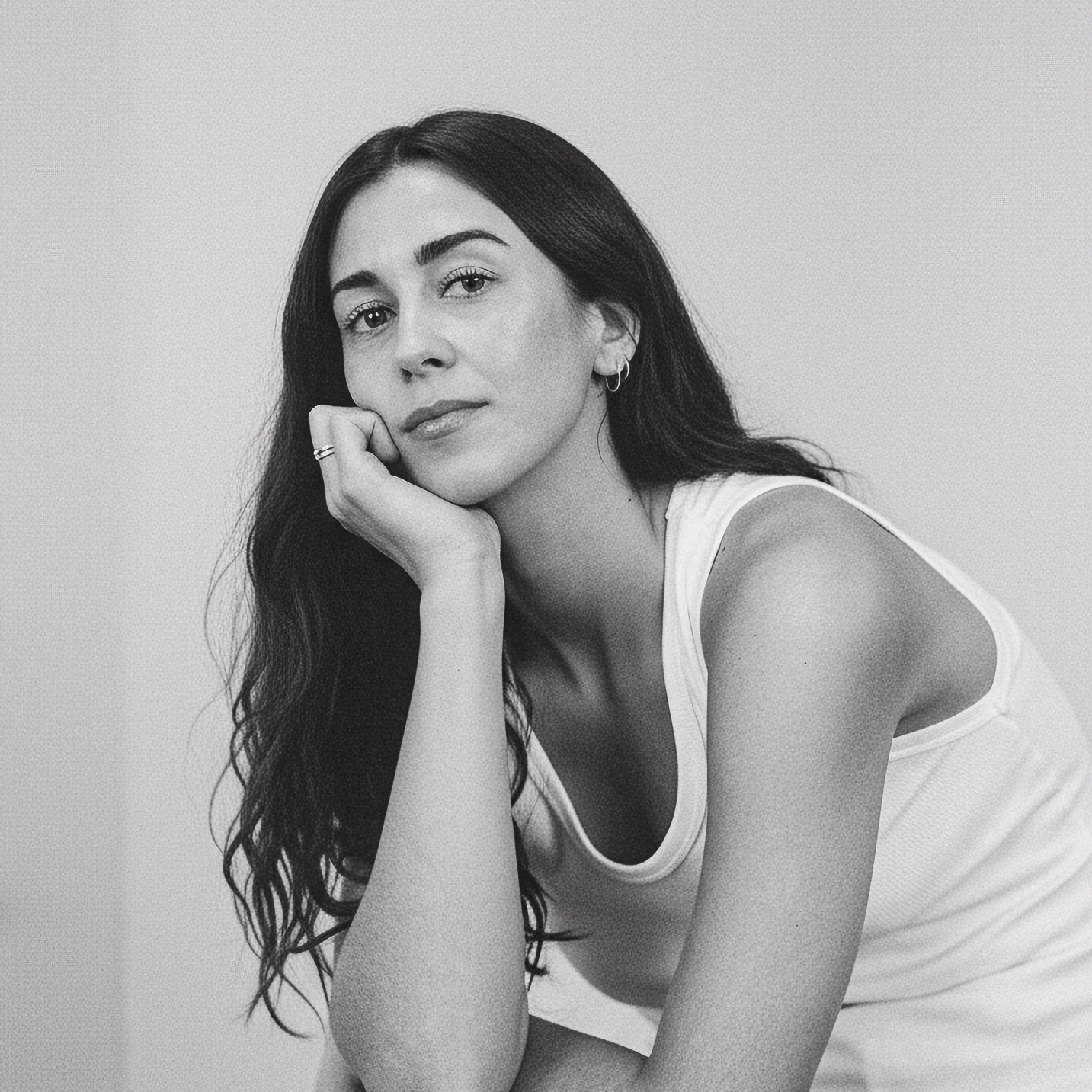 Aina B. - Diseñadora de marcas y Directora de Arte | IA Gen