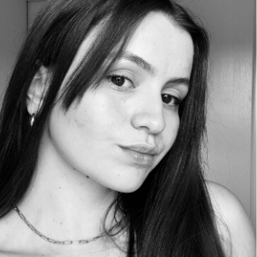 Elvira Cartone - CHARGÉE DE COMMUNICATION & MARKETING