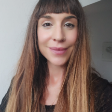 Mónica Pérez Herrero - Estratega de Marketing + Copywriter | Funnels