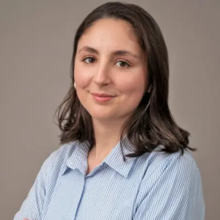 Amina H. - Data Analyst & Gestion Administrative