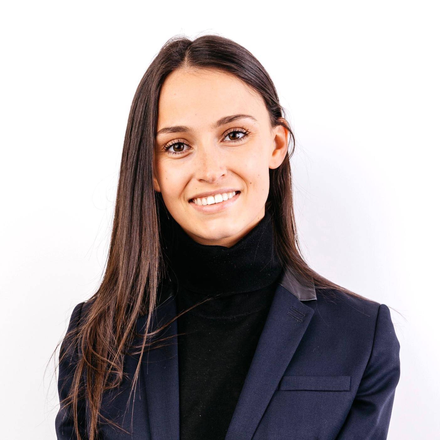 Elodie M.