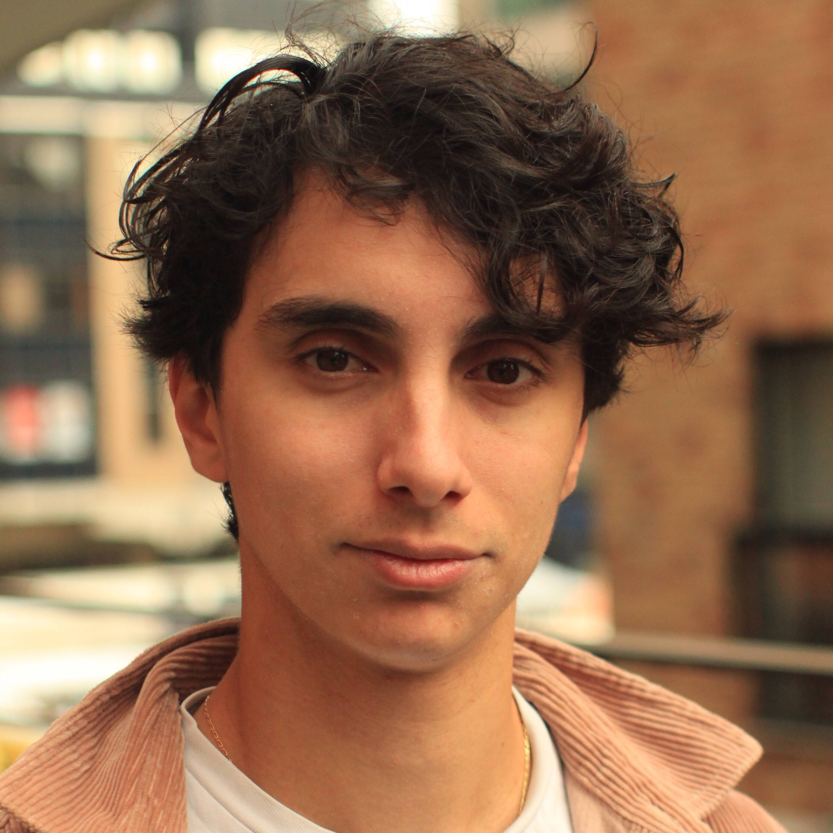 Elouen Bouazzouni - Vidéaste et monteur vidéo 