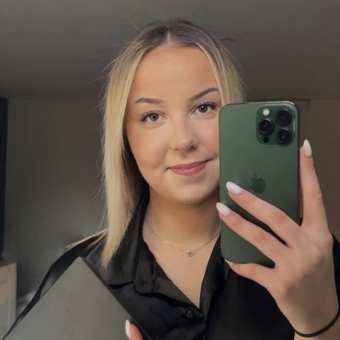 Maéline Laurent - Community Manager 