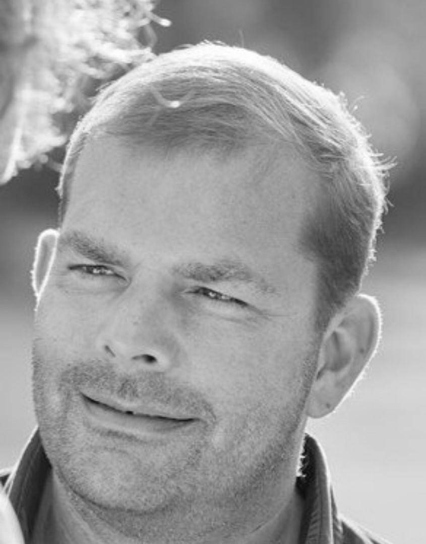 Edouard  - SR MARKETING | COMM | GTM | DIG | CRM