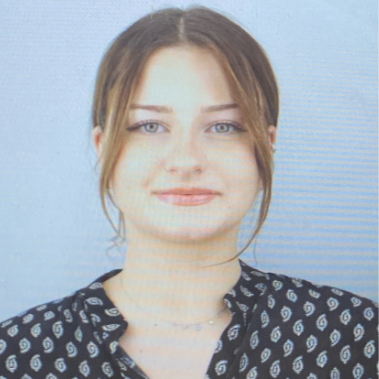Vanesa Q. - Social Media Manager - Community Manager