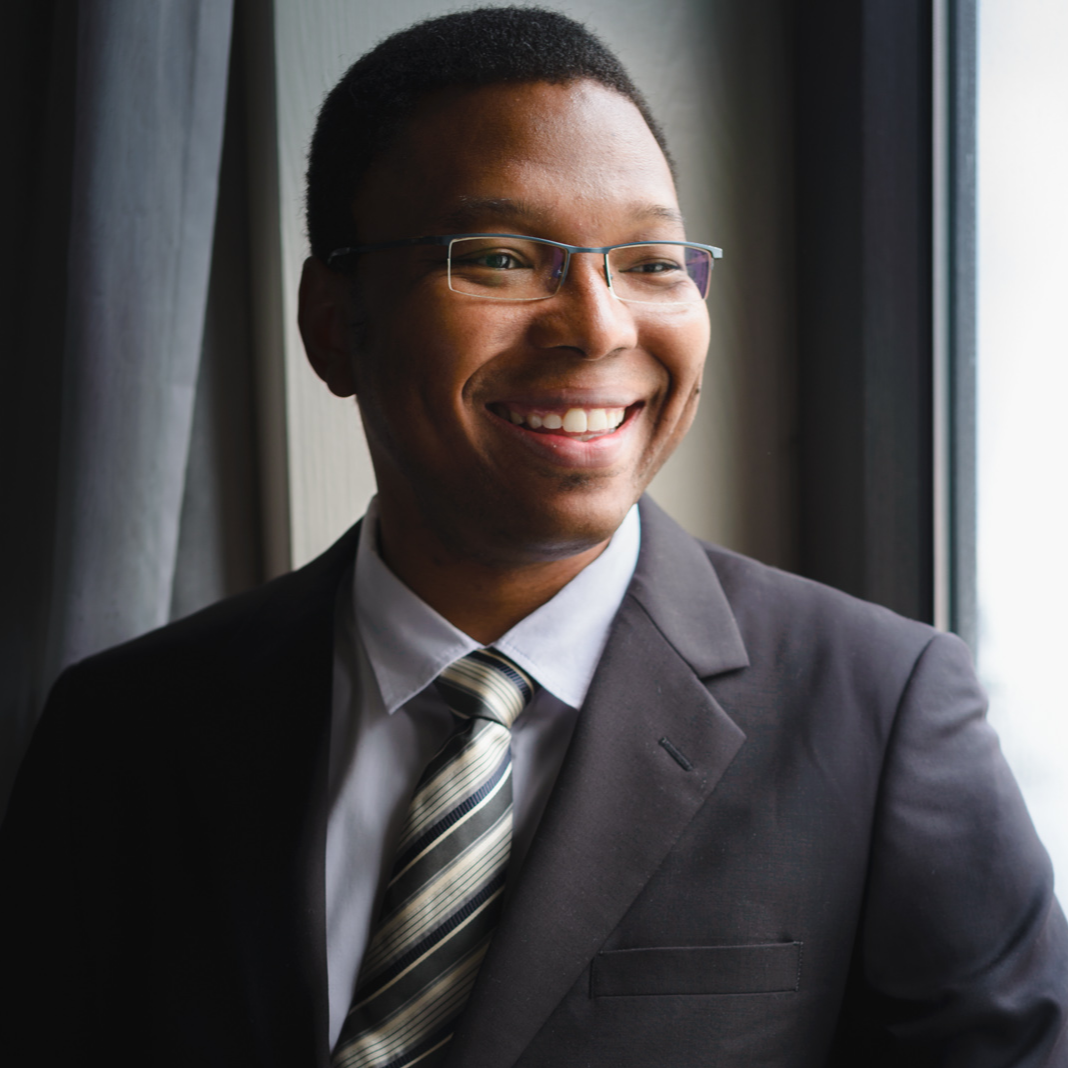 Edwige  - Windows, VMWARE, and Proxmox Network Systems Engineer