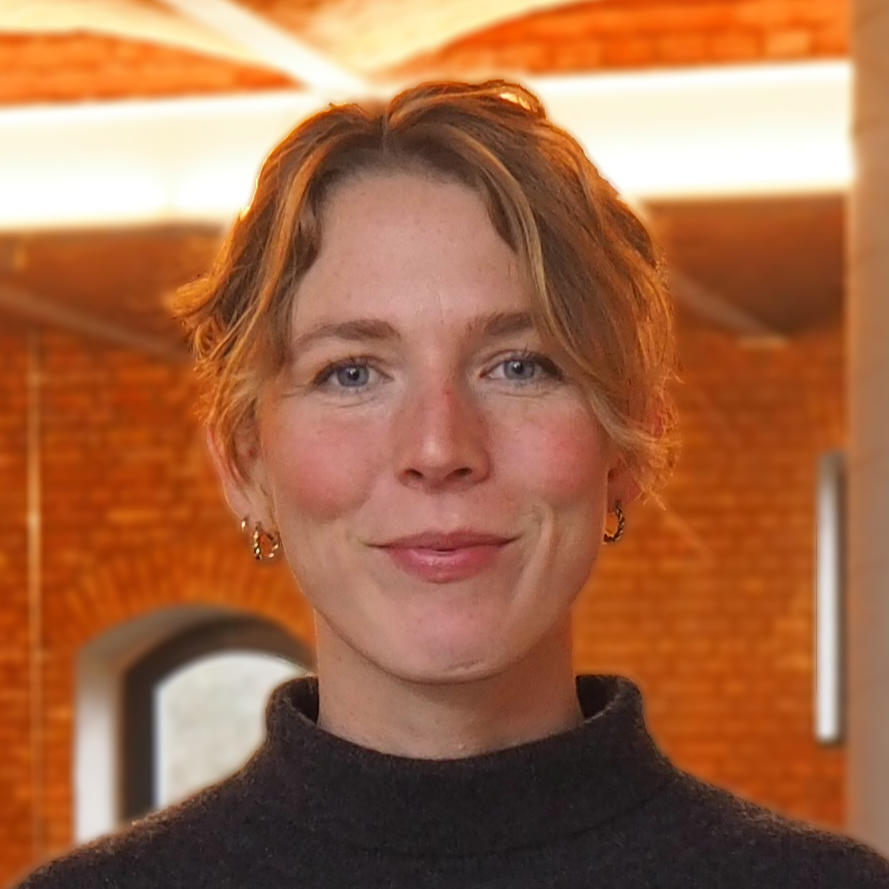 Laura  - Product Experience Architect / UX & RX Design / AI