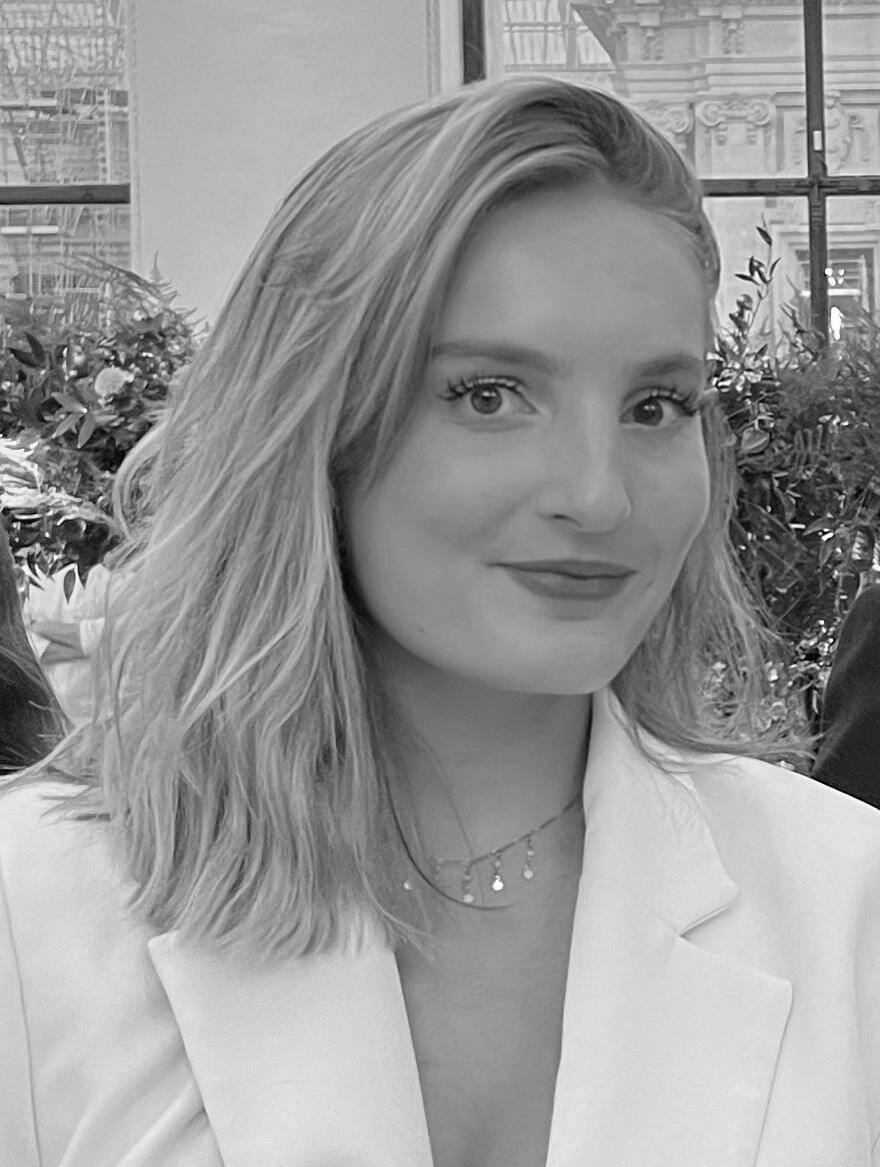 Clarisse H. - Community Manager / Brand designer 