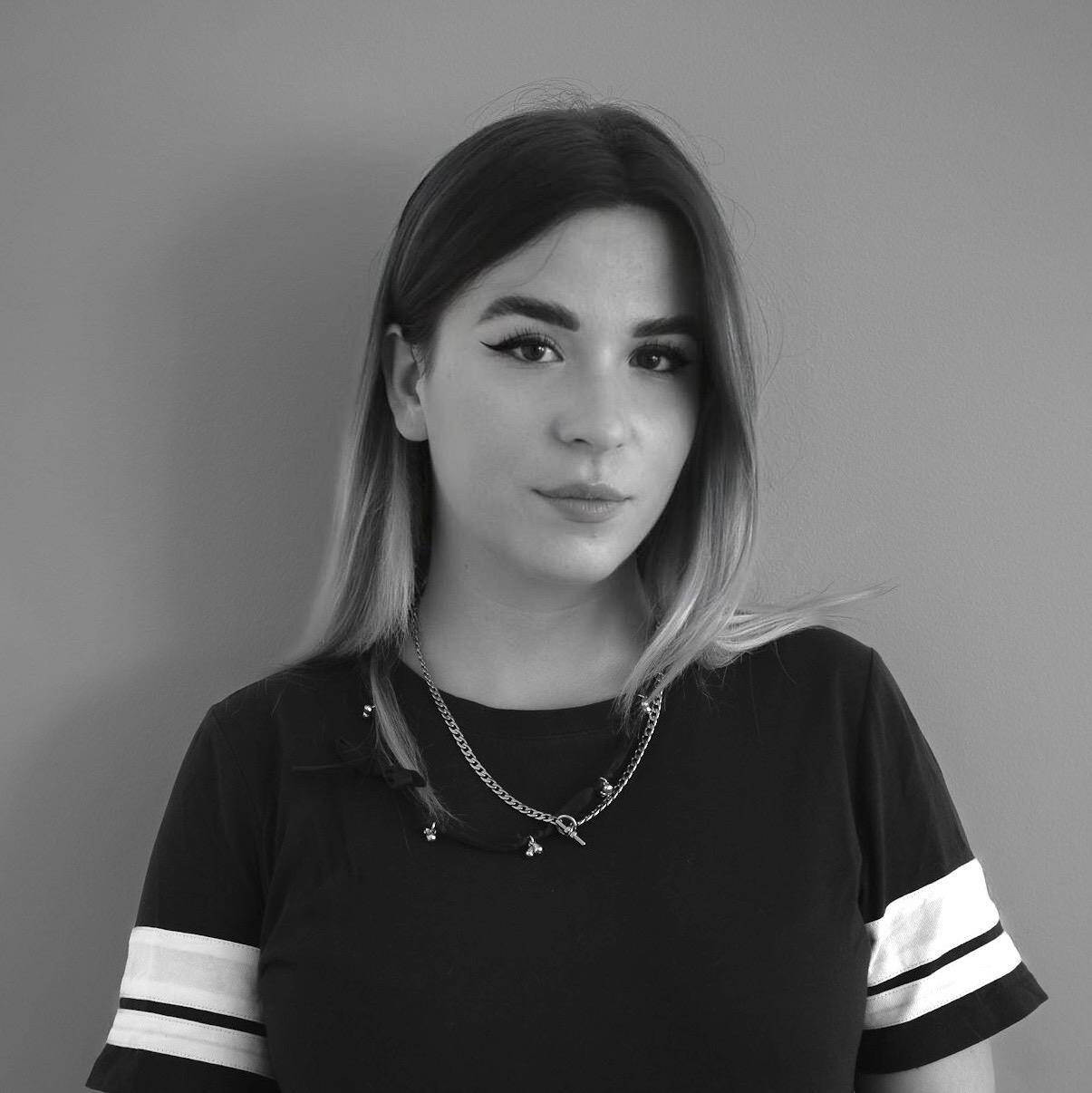 Lucie Mahé - Community Manager, social media, reseaux sociaux 