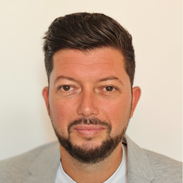 Alejandro  - AI & Data Product Manager