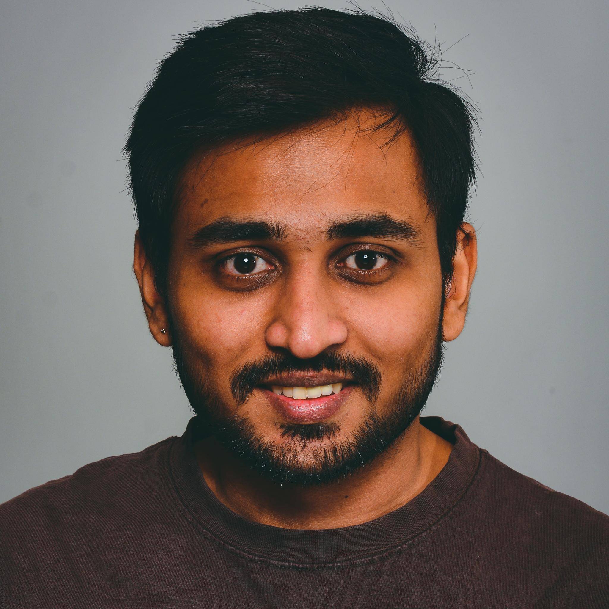 Ishan Bhanderi - Kommunikationsdesigner & Brand Identity Designer