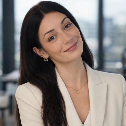 Chloé Papazian - Business Developer
