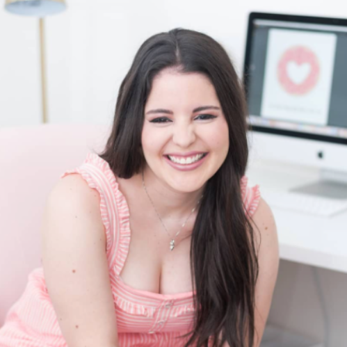 Laura  - Graphic Designer and Illustrator