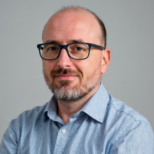 Abel C. - Consultor en IA Generativa y Contenido Digital
