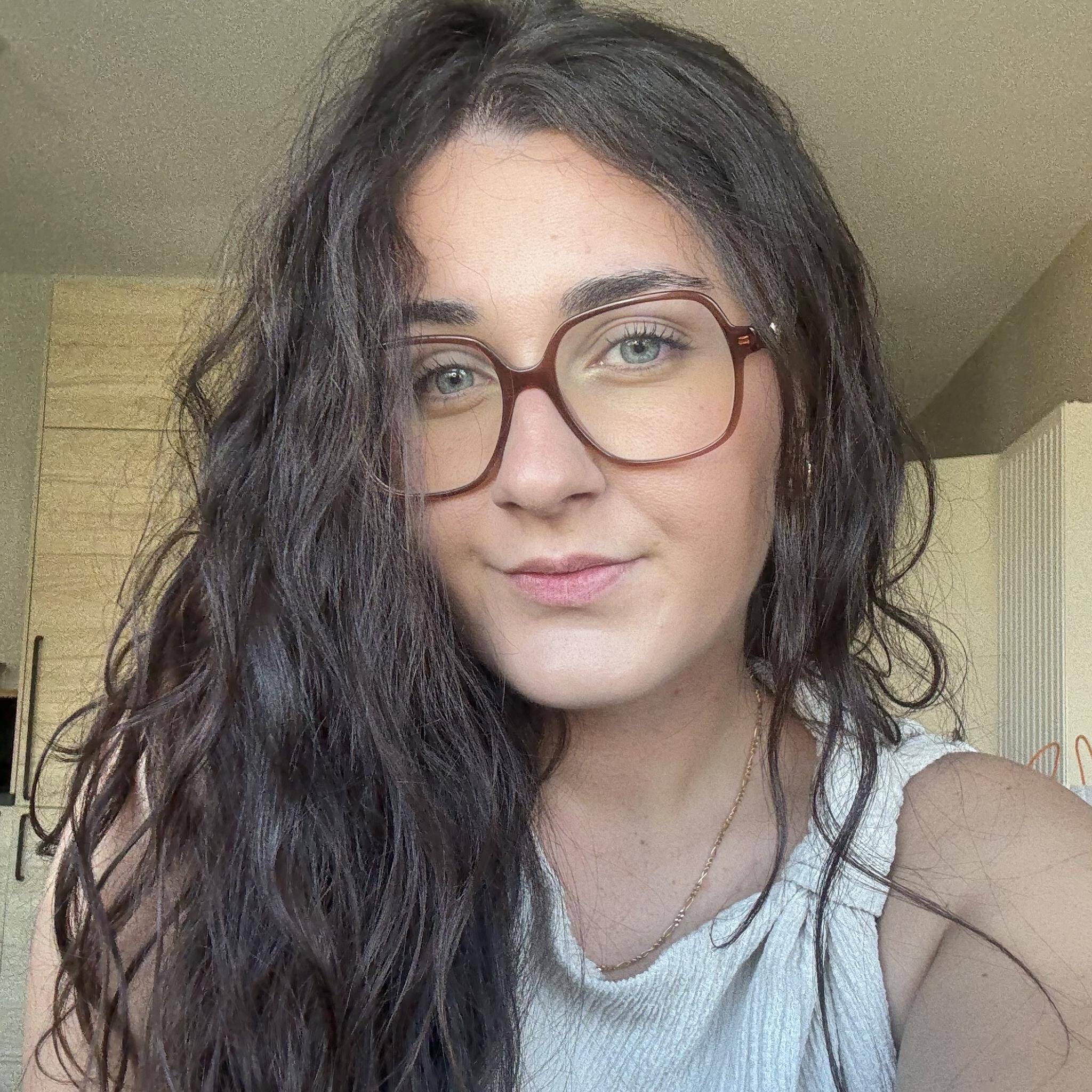 Emma Delgado - Créatrice de Contenu UGC