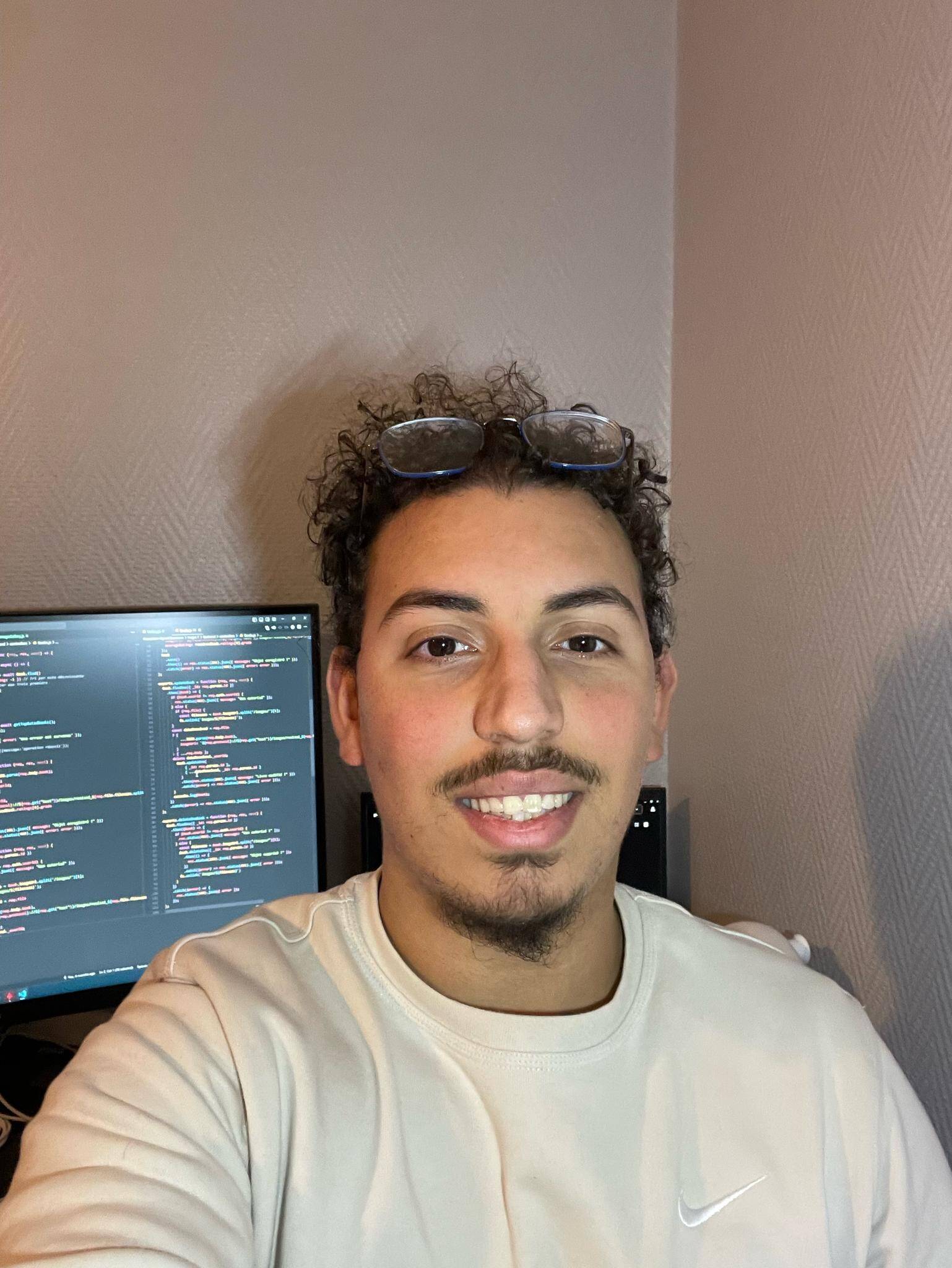 Ahmed K. - Développeur FullStack JavaScipt ou PHP