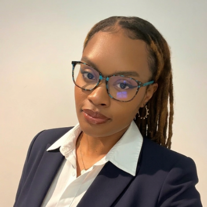 Nyla Polius - Designer de Marque & Stratège en Communication