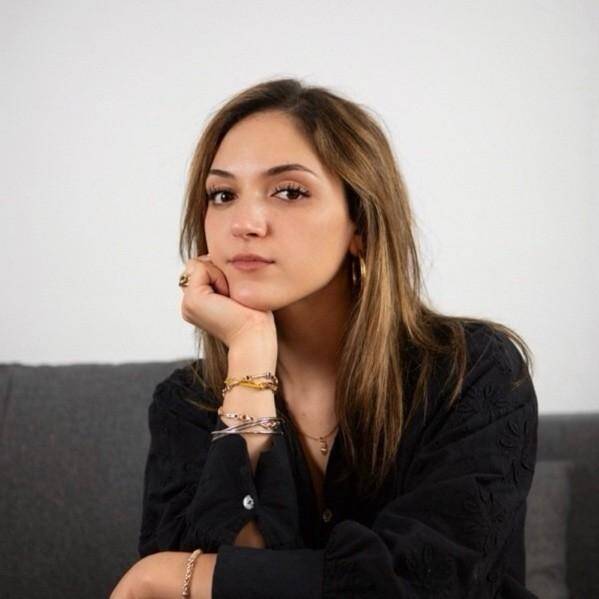Estelle M.