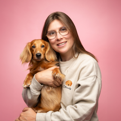 Julie V. - UGC Creator for Pet Brands | TikTok Instagram Ads