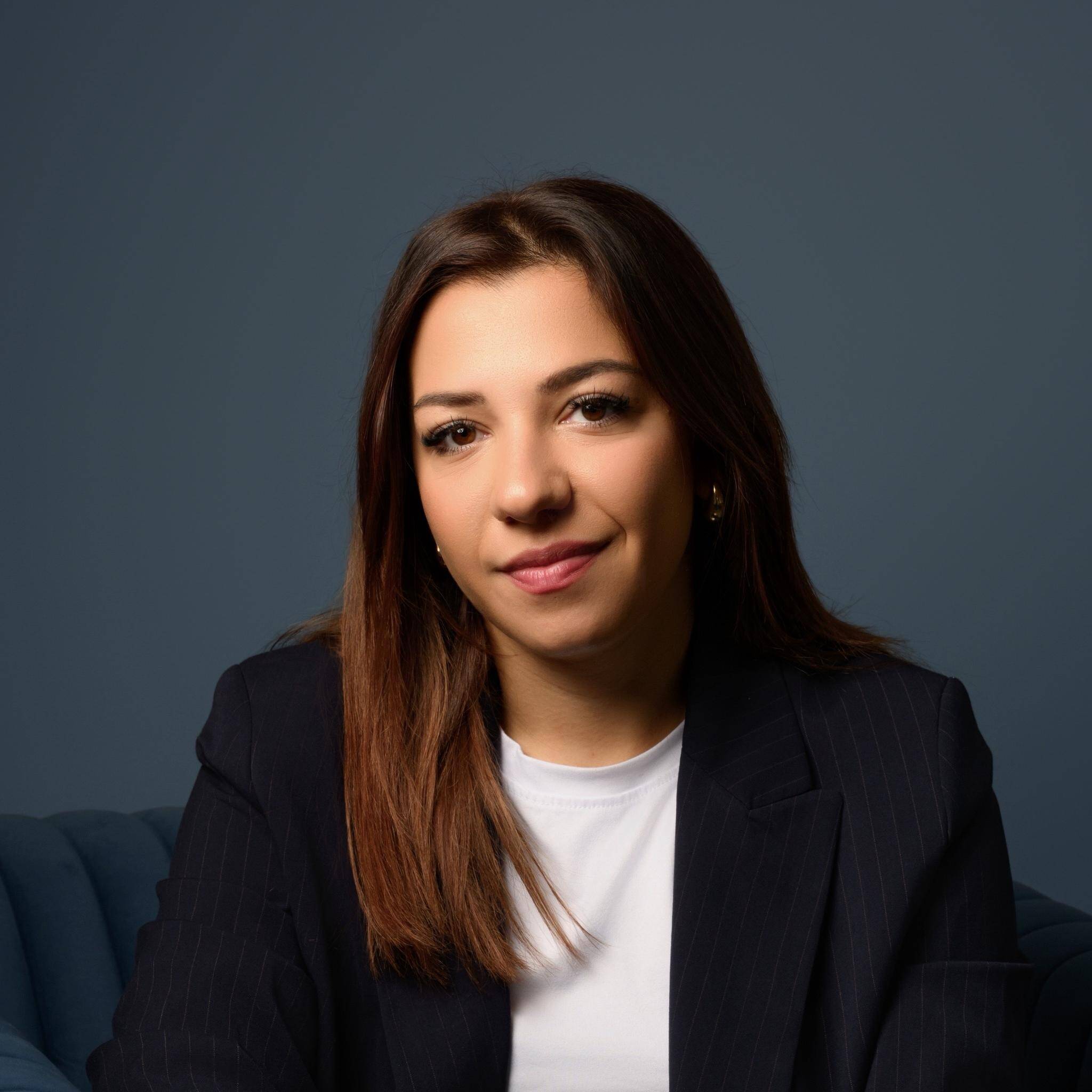 Angelique  - Juriste droit des affaires / Droit des contrats 🌸