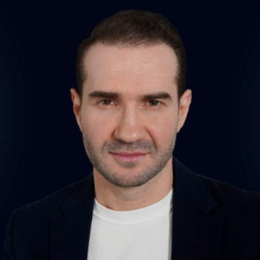 Endri Zisi - Senior Art Director | Beauty & Luxury Specialist