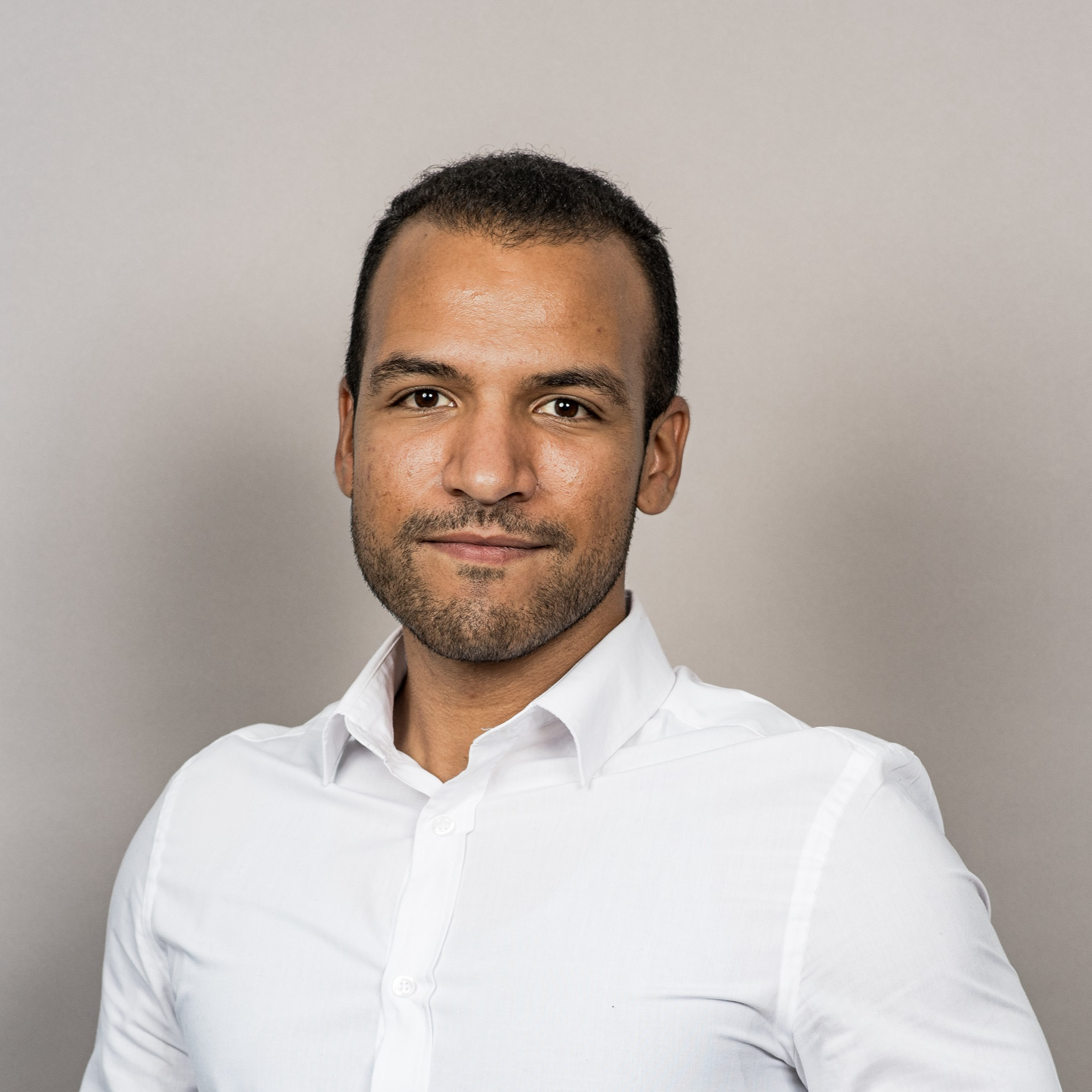 Oussama Raji - Chef de Projet Infrastructure, Réseaux et Sécurité