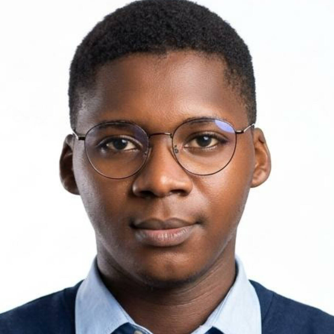 Juste Oussa - Community manager, graphic designer, copywriter 