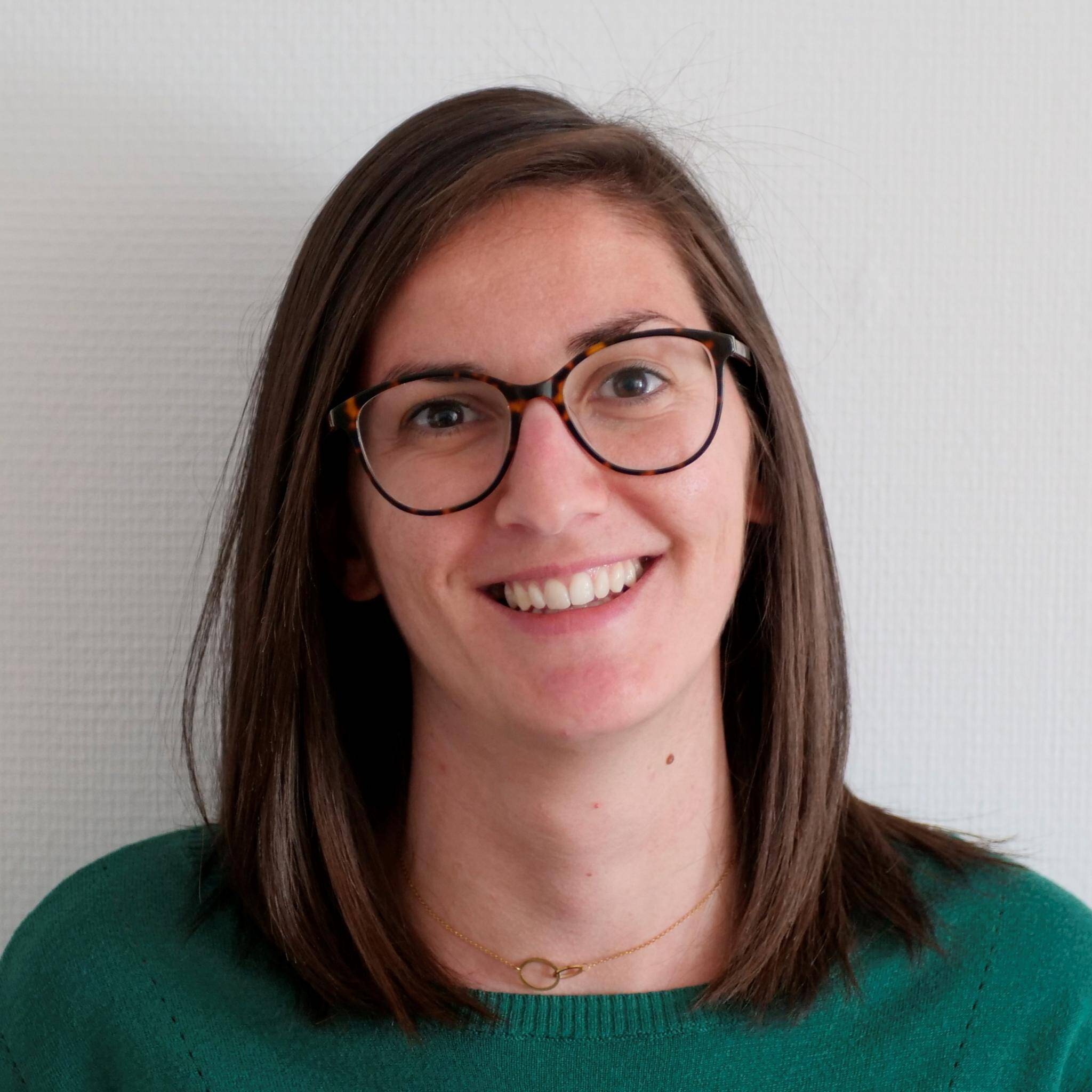 Jenna  - French translator in Cybersecurity & Tech