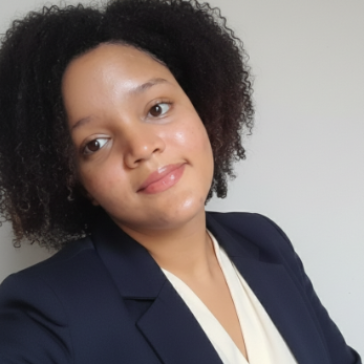 Carolin Vasquez - Redactora creativa y asistente administrativa.