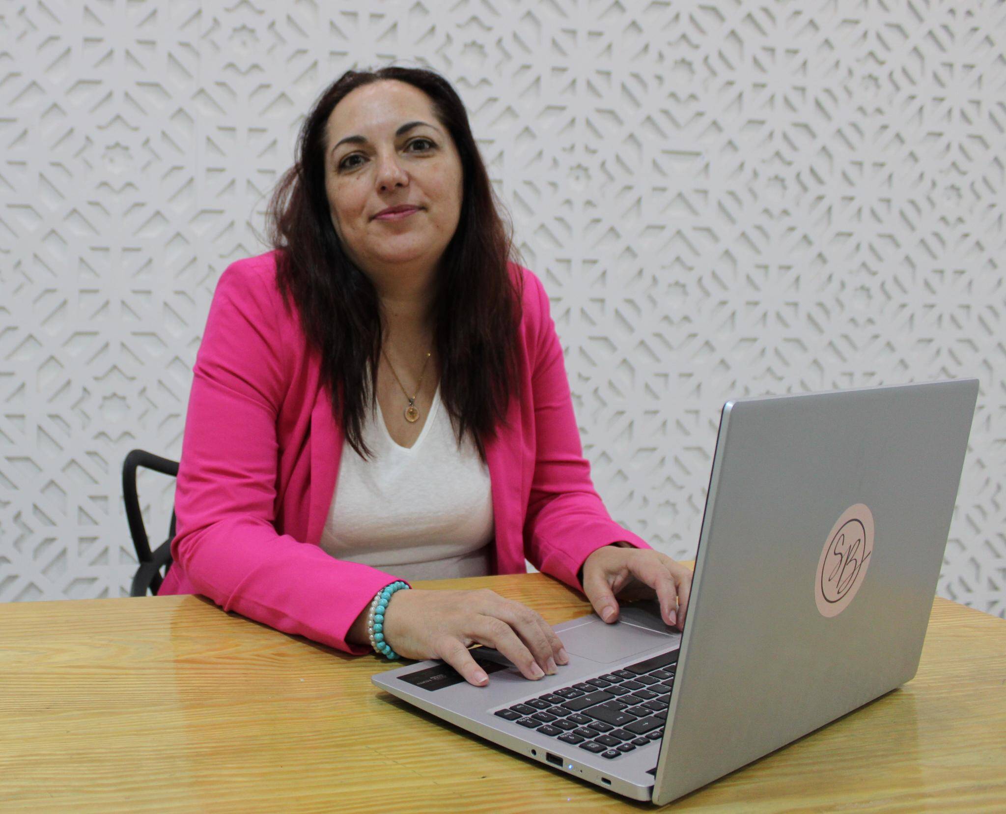 María José C. - Asistente Virtual