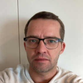 Mickael Papillon - Support IT + gestion Data center + adminsitration
